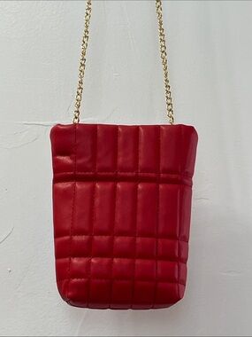 Urban Expressions Vegan Candy Apple Red Quilted Crossbody Bag W/Gold Chain